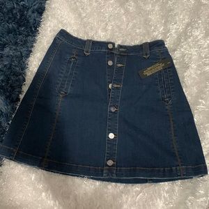 NWT bebe stretch skirt size 8